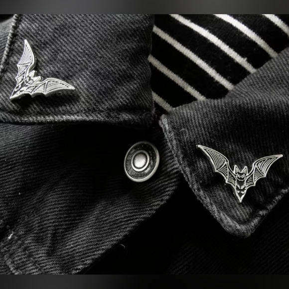 🦇Black Bat Enamel Pins, Lapel Pins, Pair of Cute Enamel Collar Pins - Picture 3 of 9